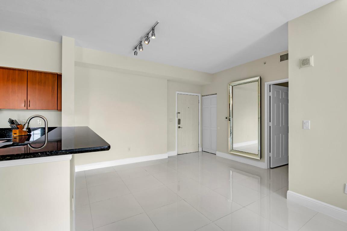 233 S Federal Highway 419, Boca Raton Unit: 419