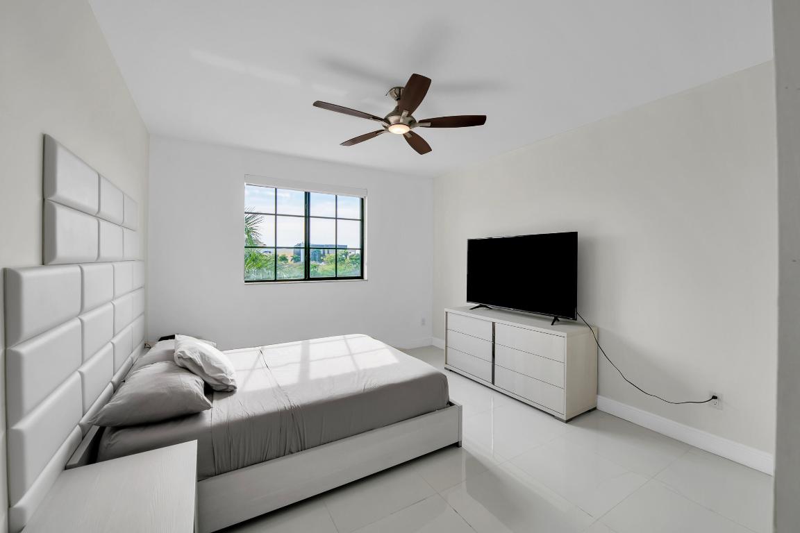 233 S Federal Highway 419, Boca Raton Unit: 419