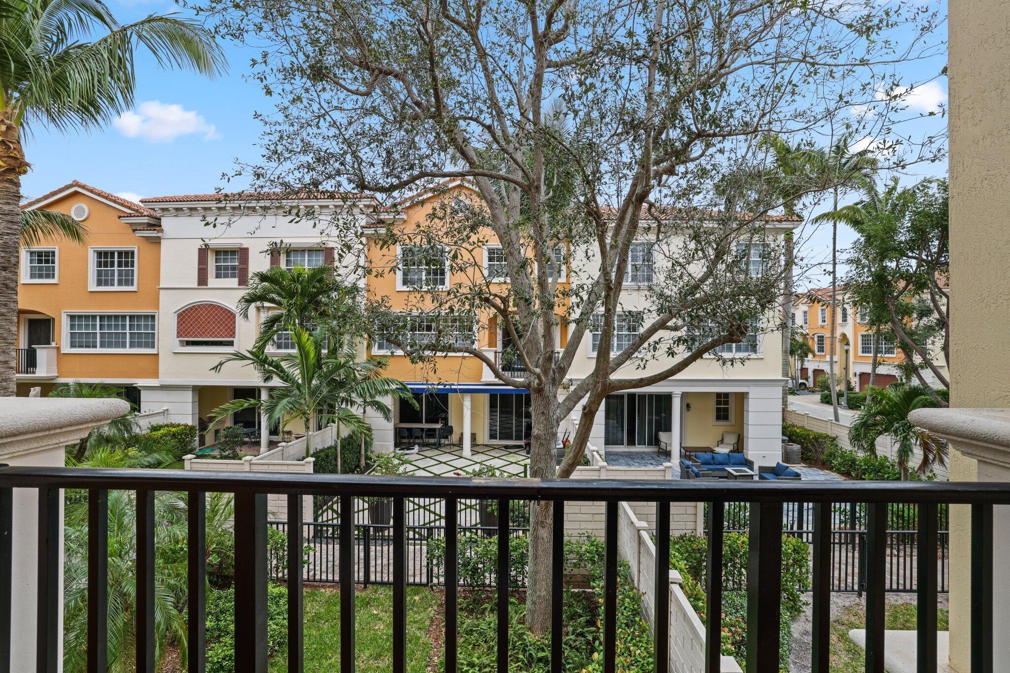 613 NE Francesca Lane