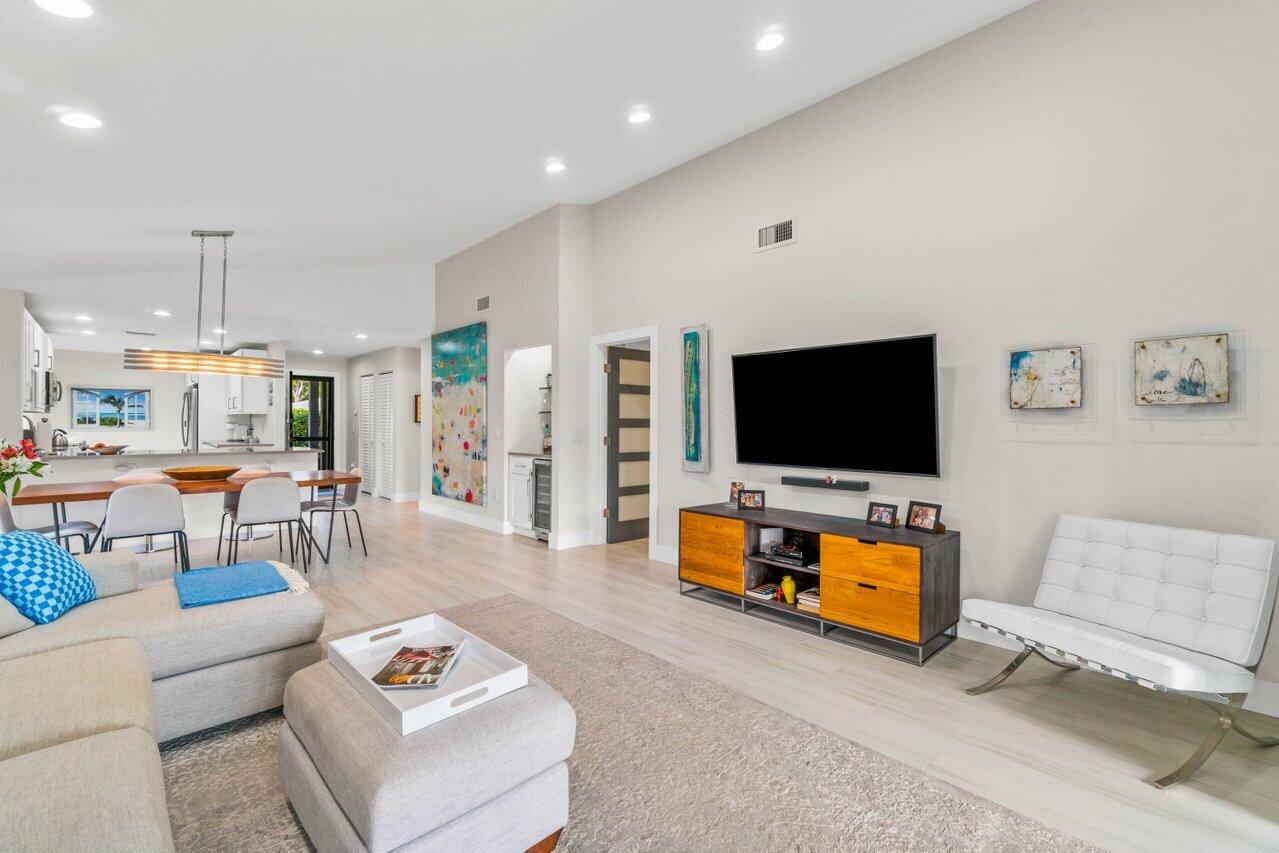 22 Stratford Drive Unit: D