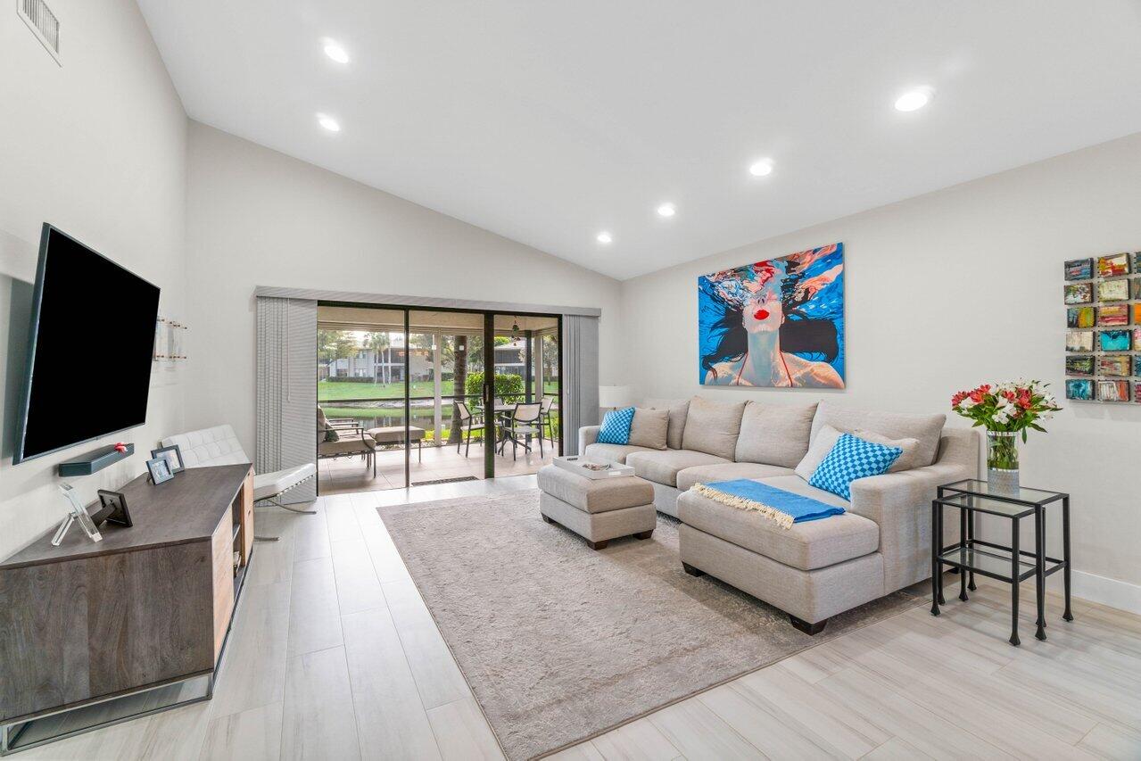 22 Stratford Drive Unit: D