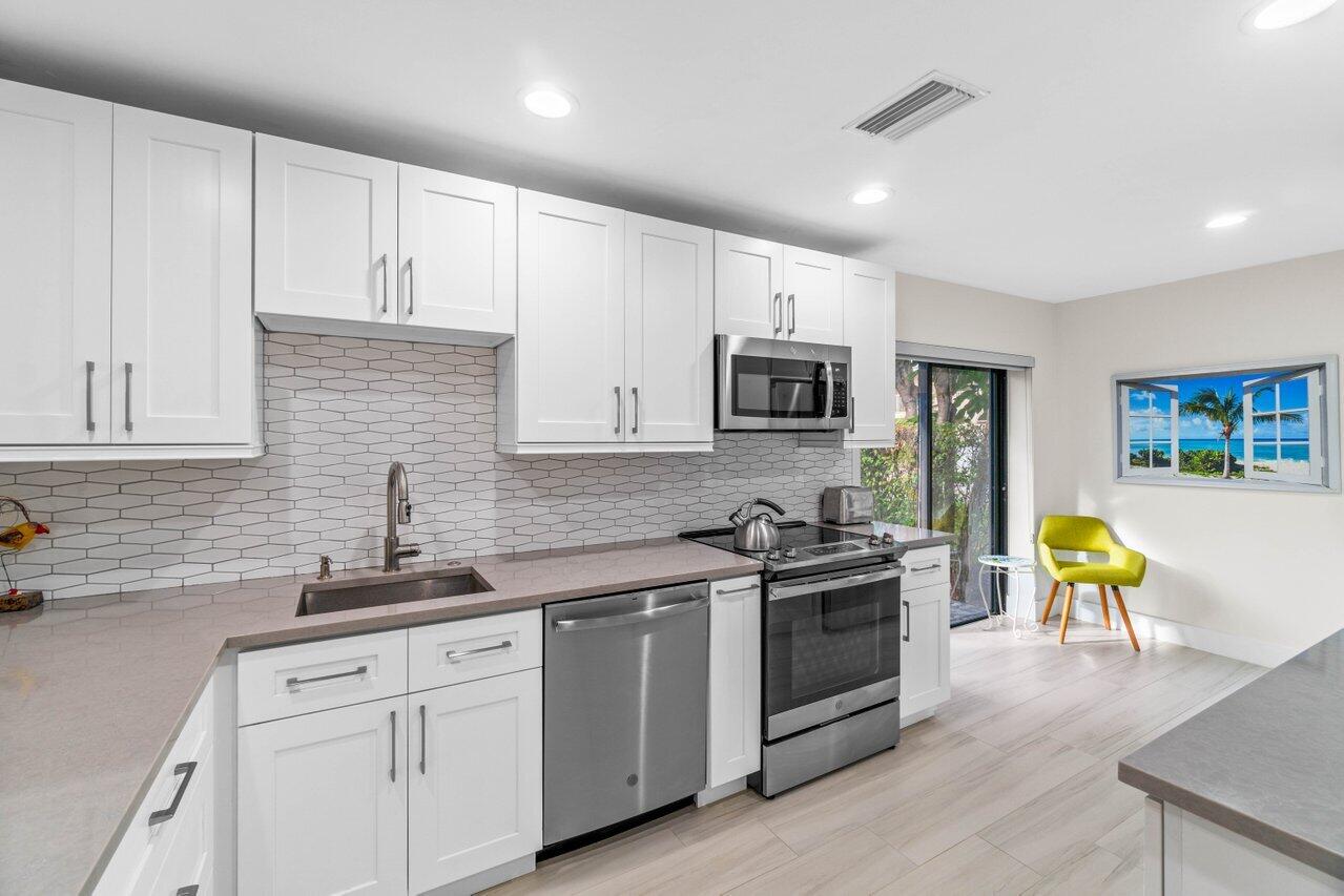 22 Stratford Drive Unit: D