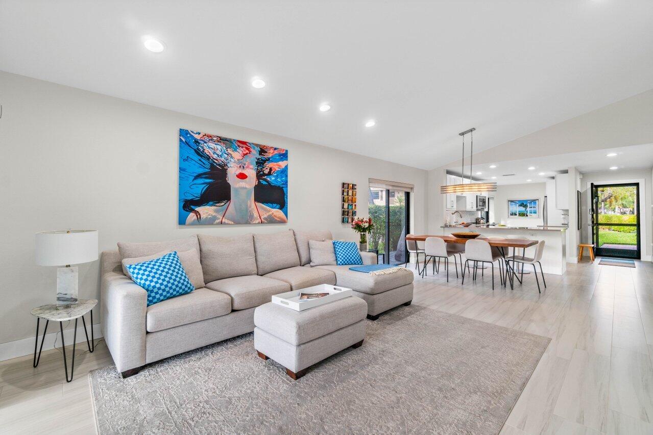 22 Stratford Drive Unit: D