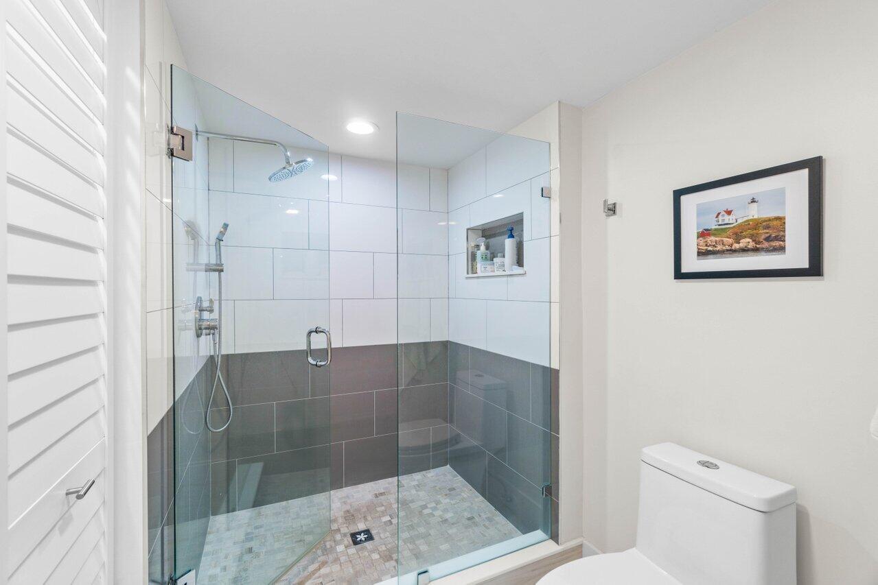 22 Stratford Drive Unit: D