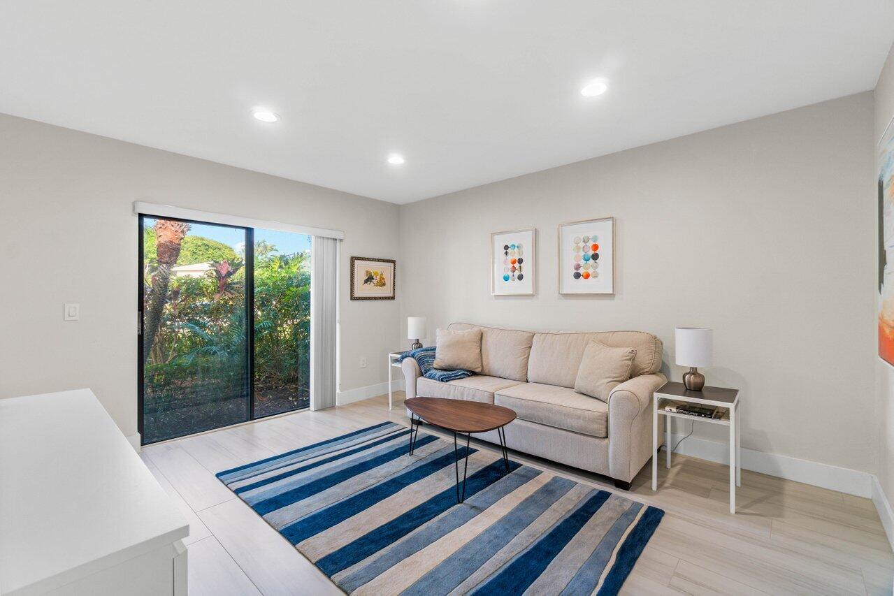 22 Stratford Drive Unit: D