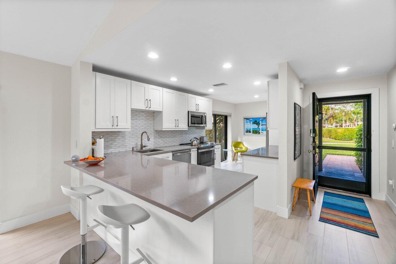 22 Stratford Drive Unit: D