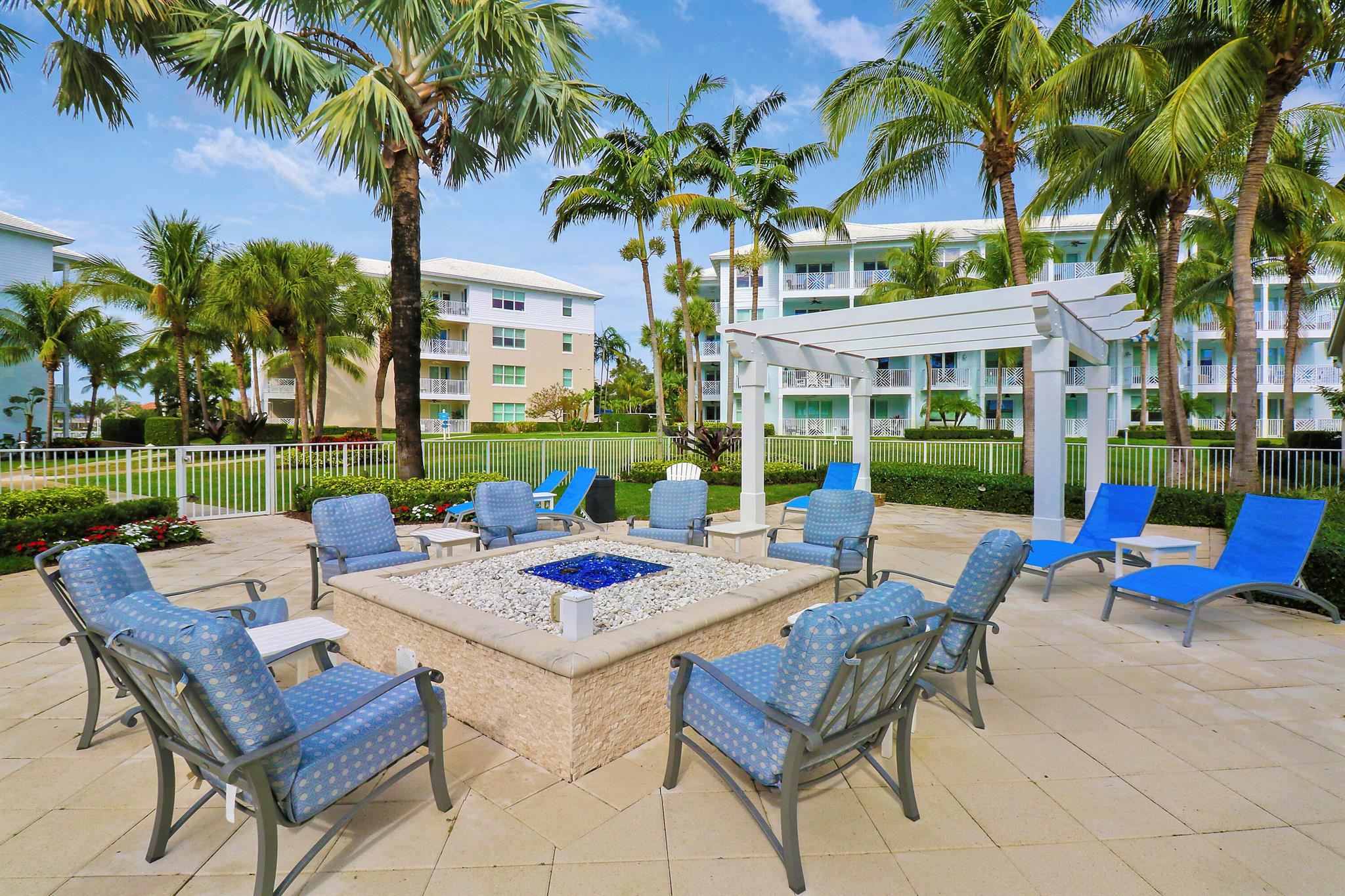 624 Bay Colony Drive S Unit: 624