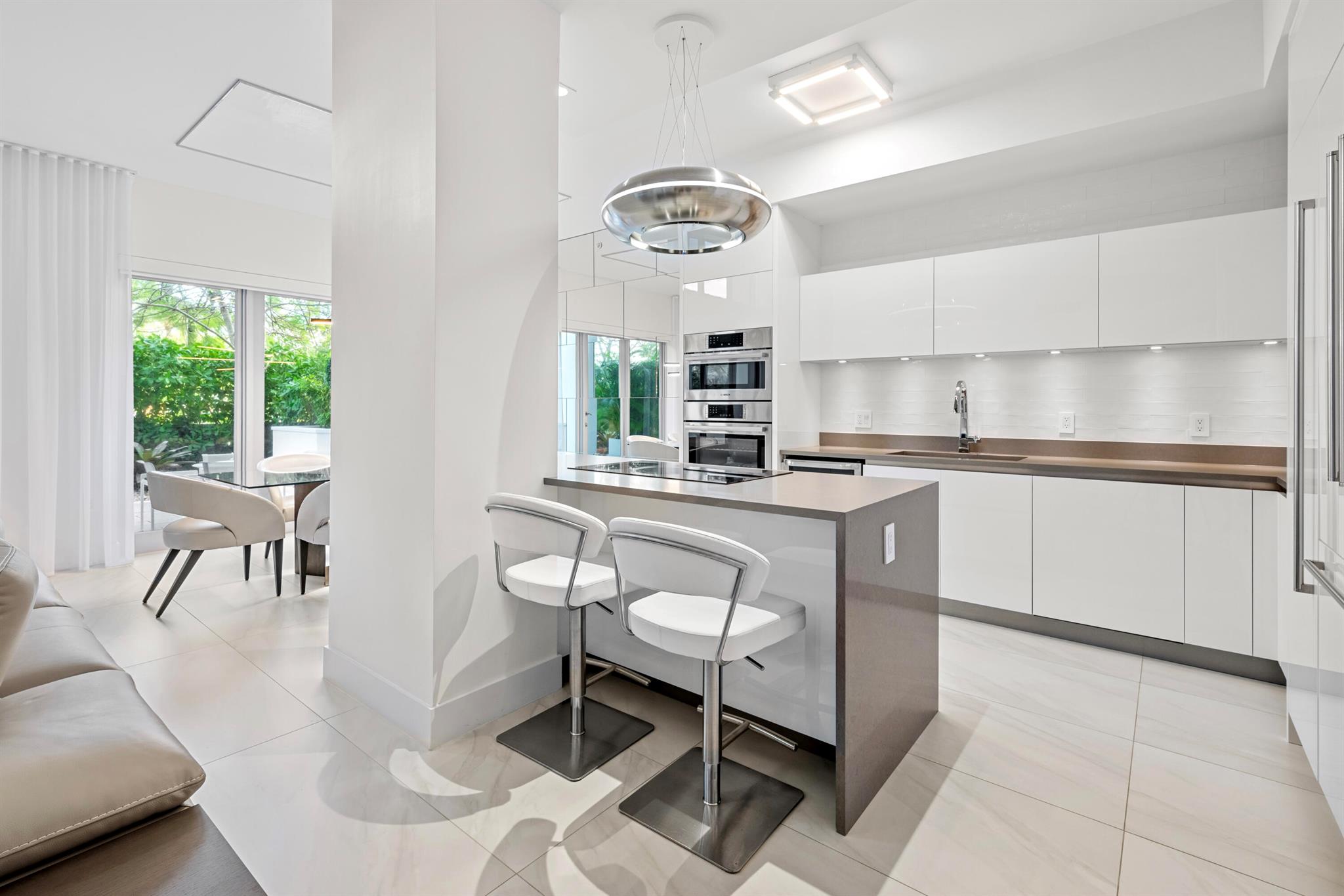 155 E Boca Raton Road Unit: Th2