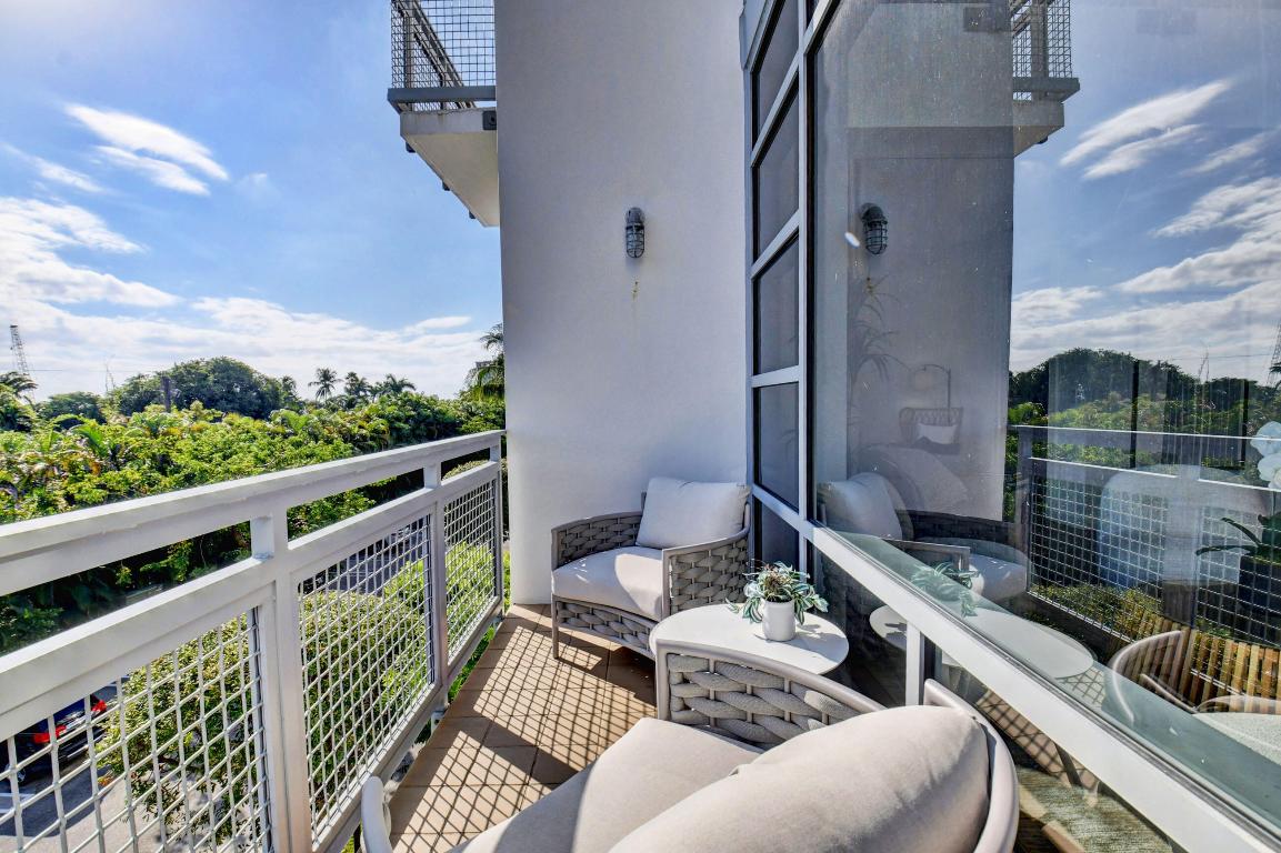 335 SE 6th Avenue 306, Delray Beach Unit: 306