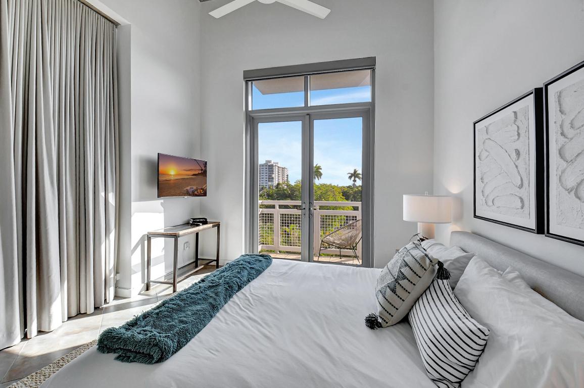 335 SE 6th Avenue 306, Delray Beach Unit: 306