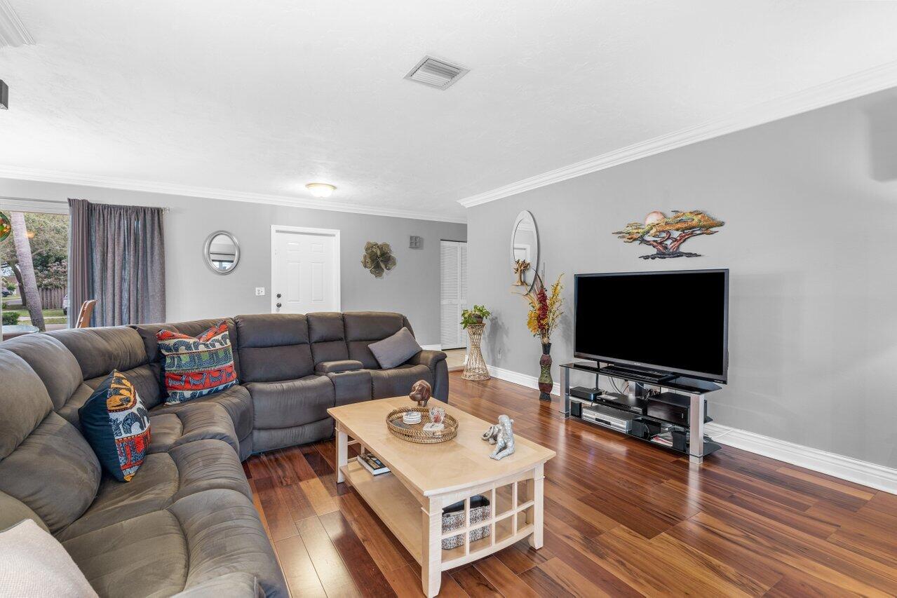 5701 SW 118th Avenue