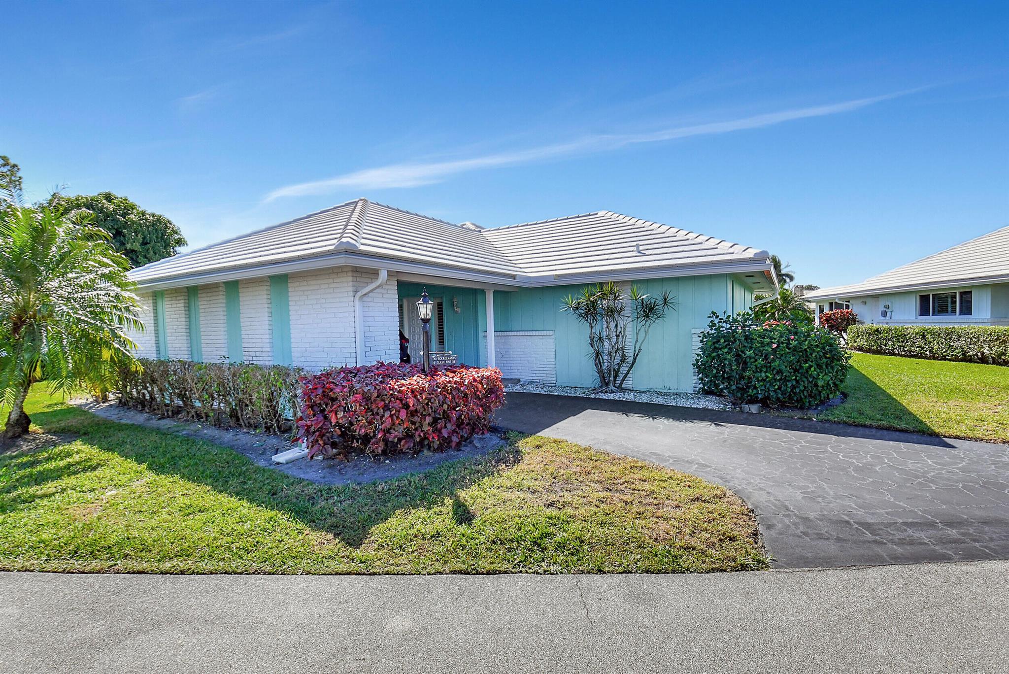 14 Slash Pine Drive