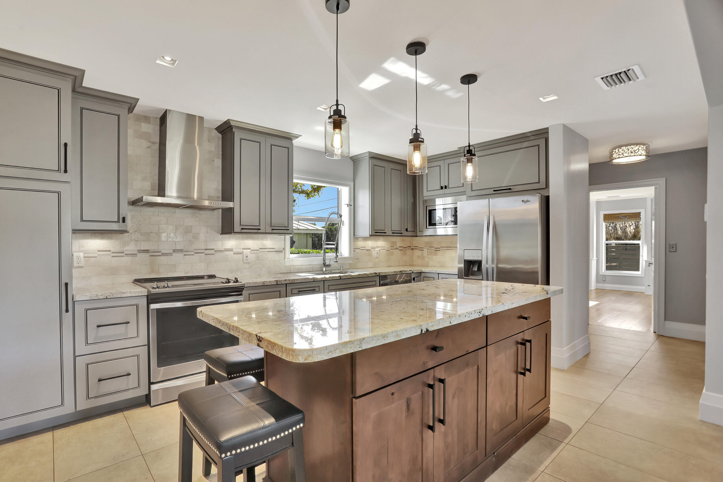 810 NE 4th Street, Deerfield Beach