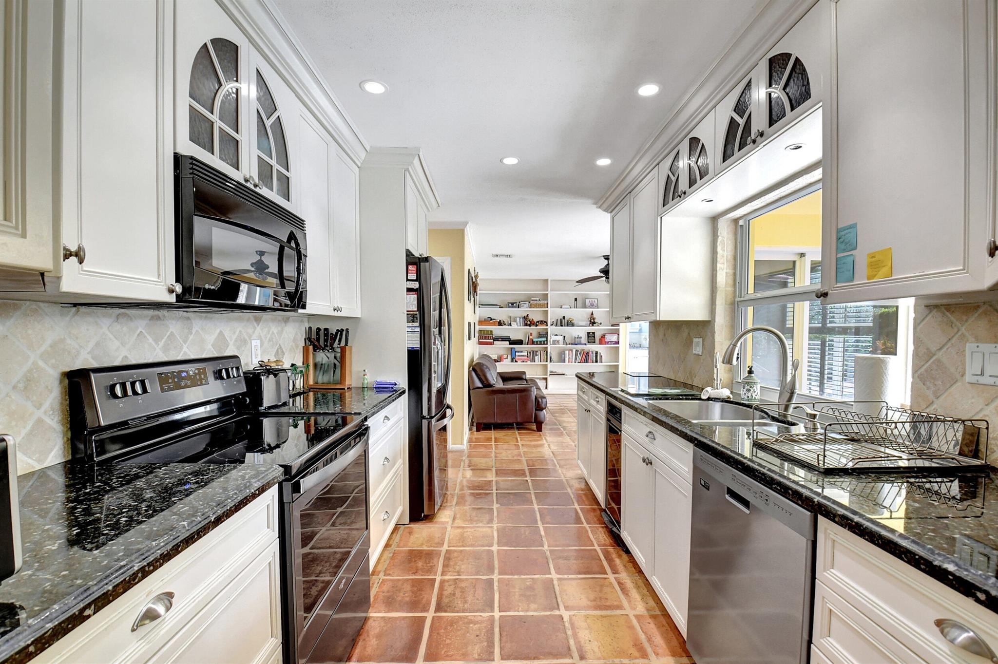 816 Appleby Street
