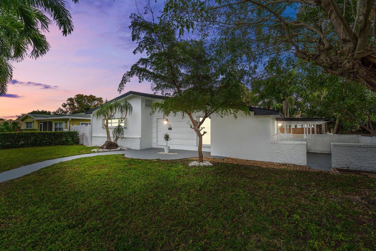 124 SW 8th Court, Delray Beach