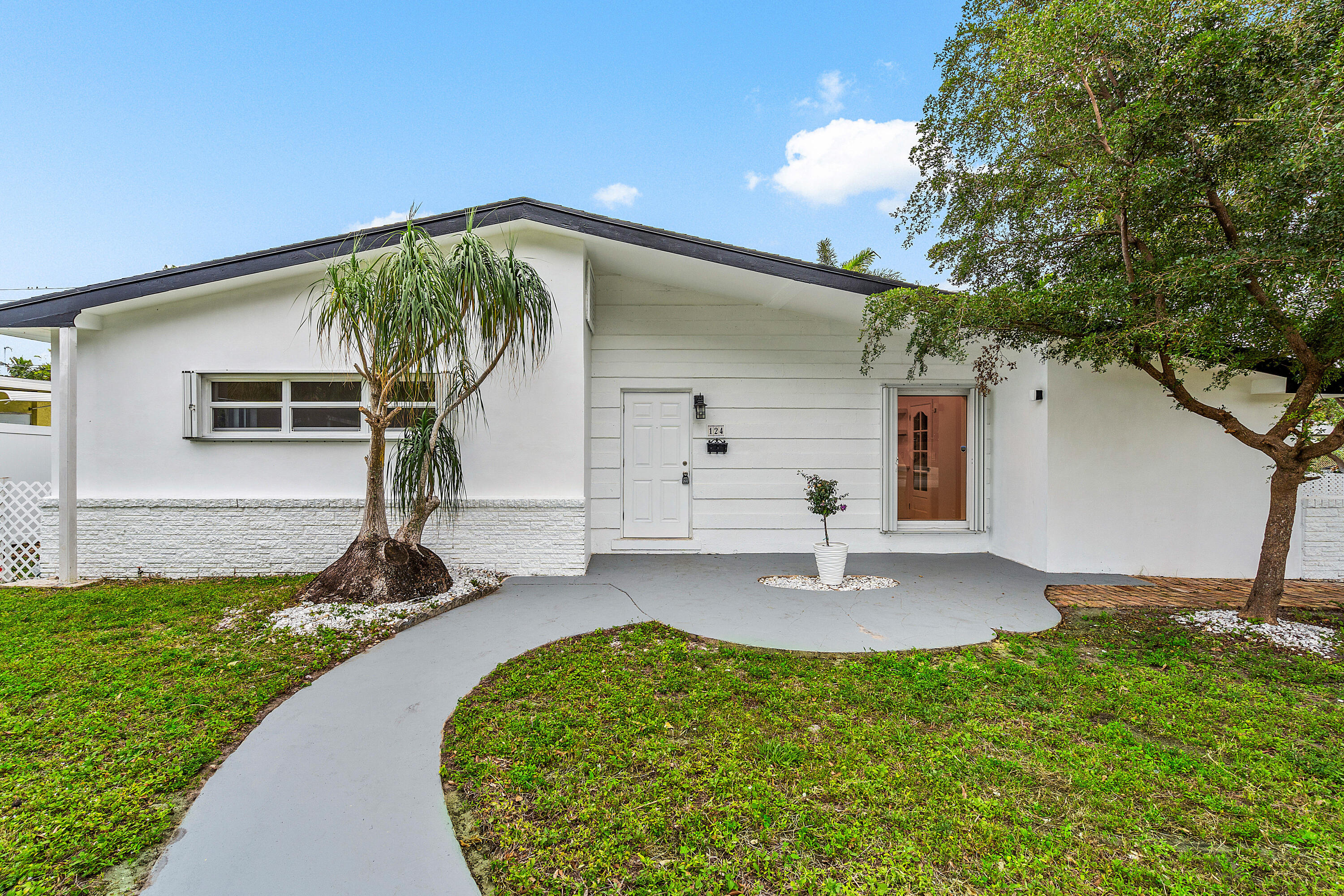 124 SW 8th Court, Delray Beach