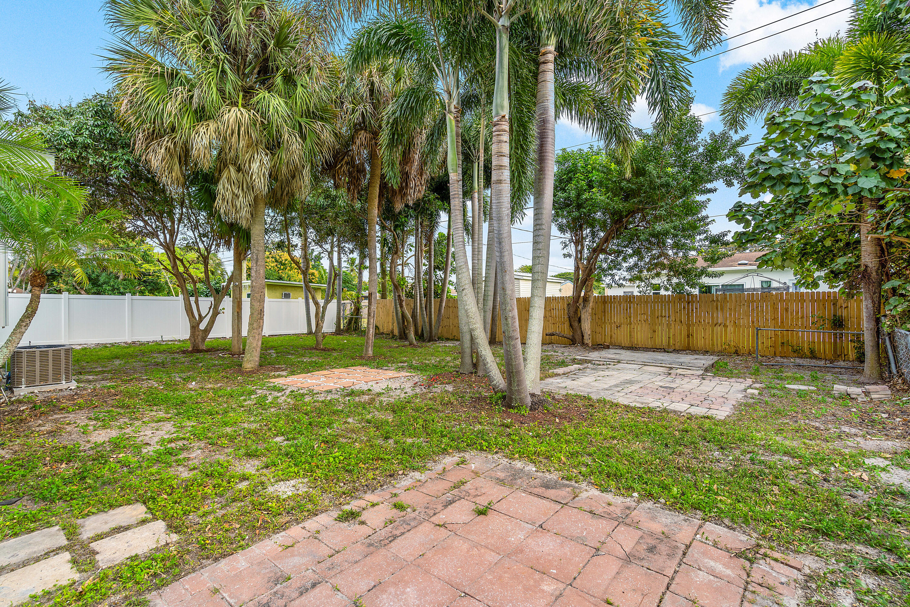 124 SW 8th Court, Delray Beach