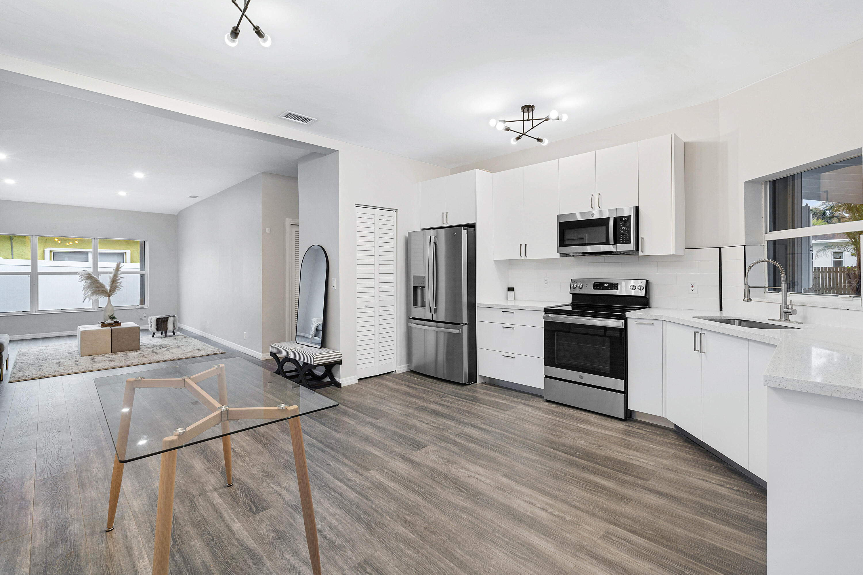 124 SW 8th Court, Delray Beach