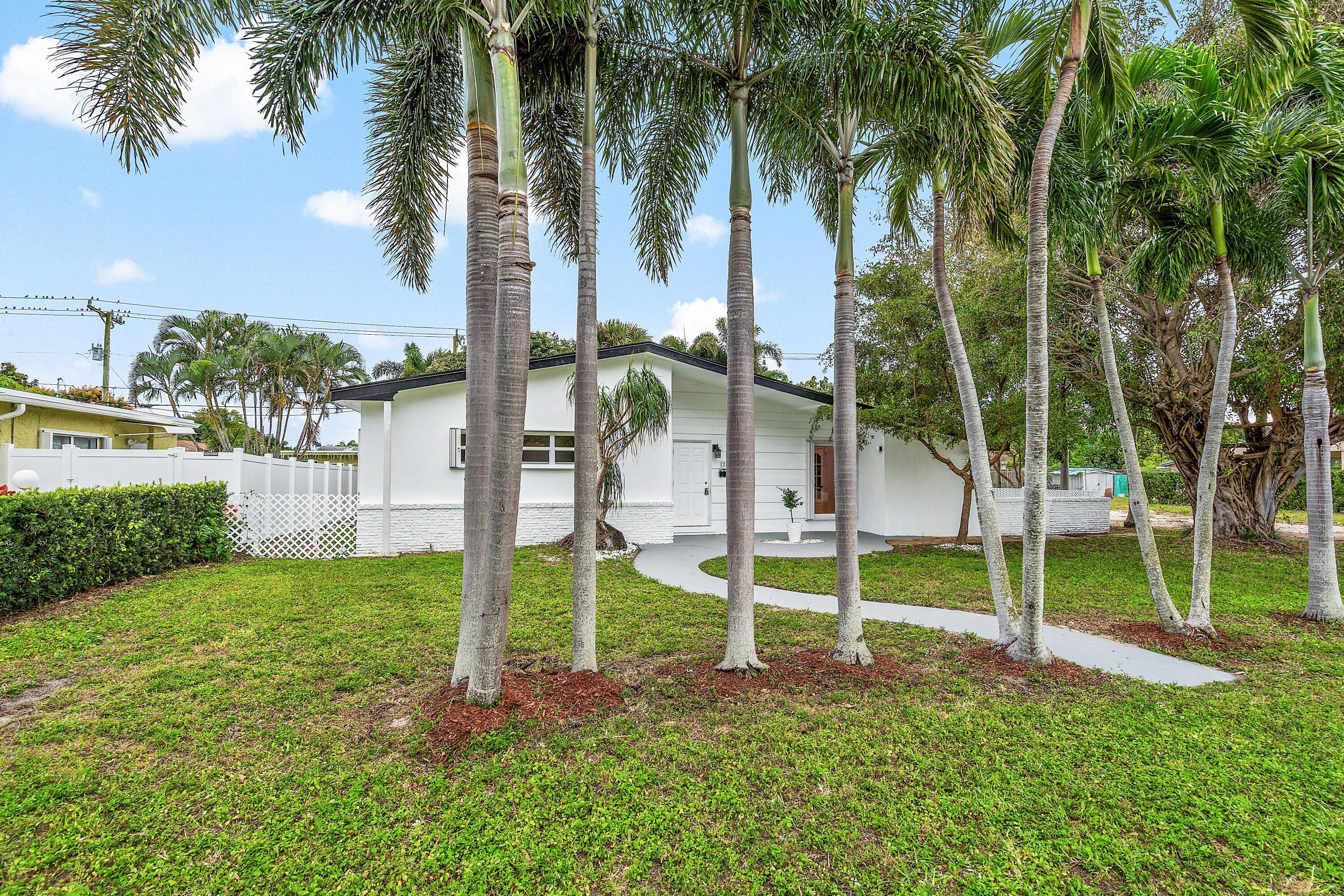 124 SW 8th Court, Delray Beach