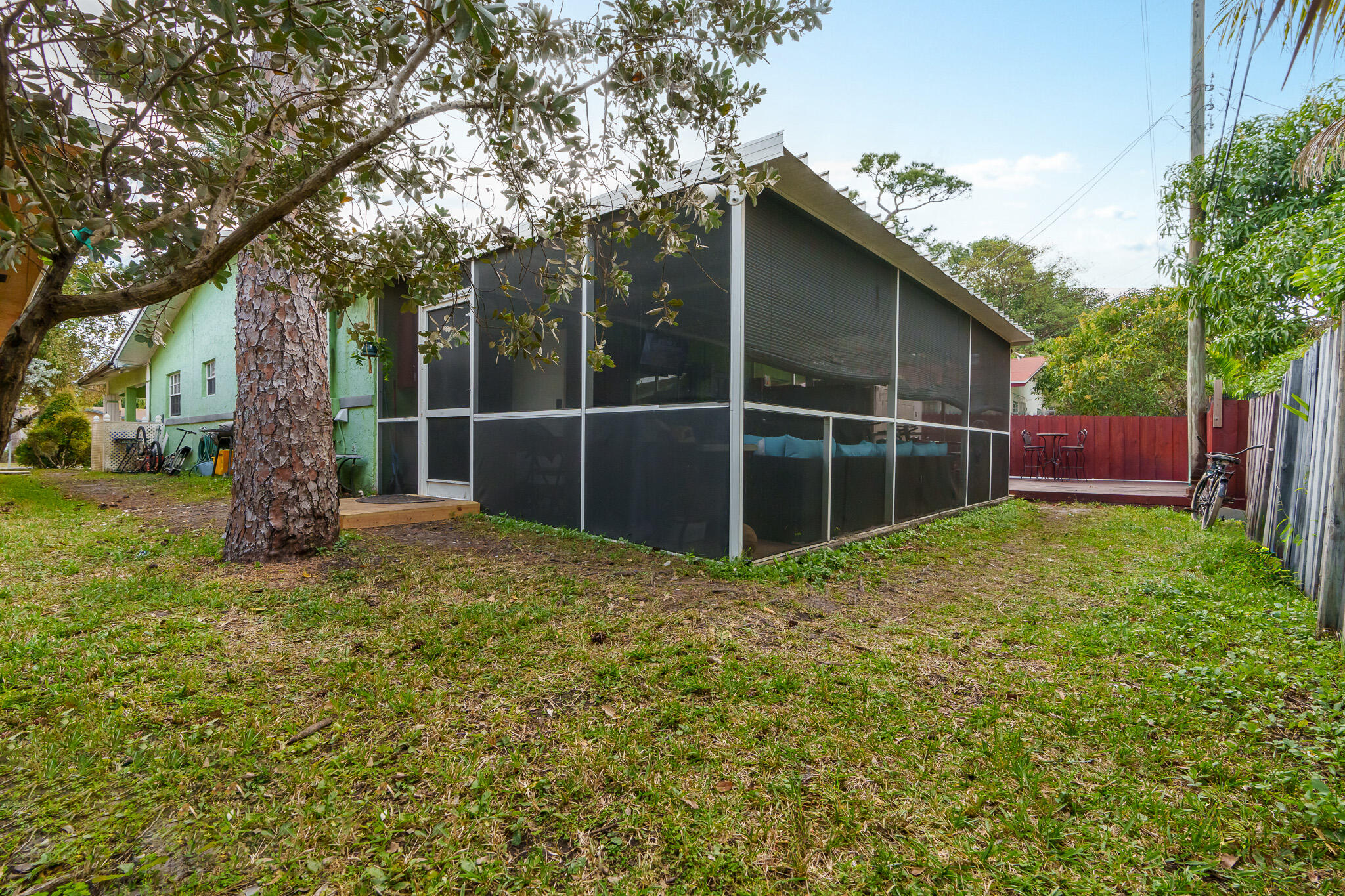 2839 NW 9th Court