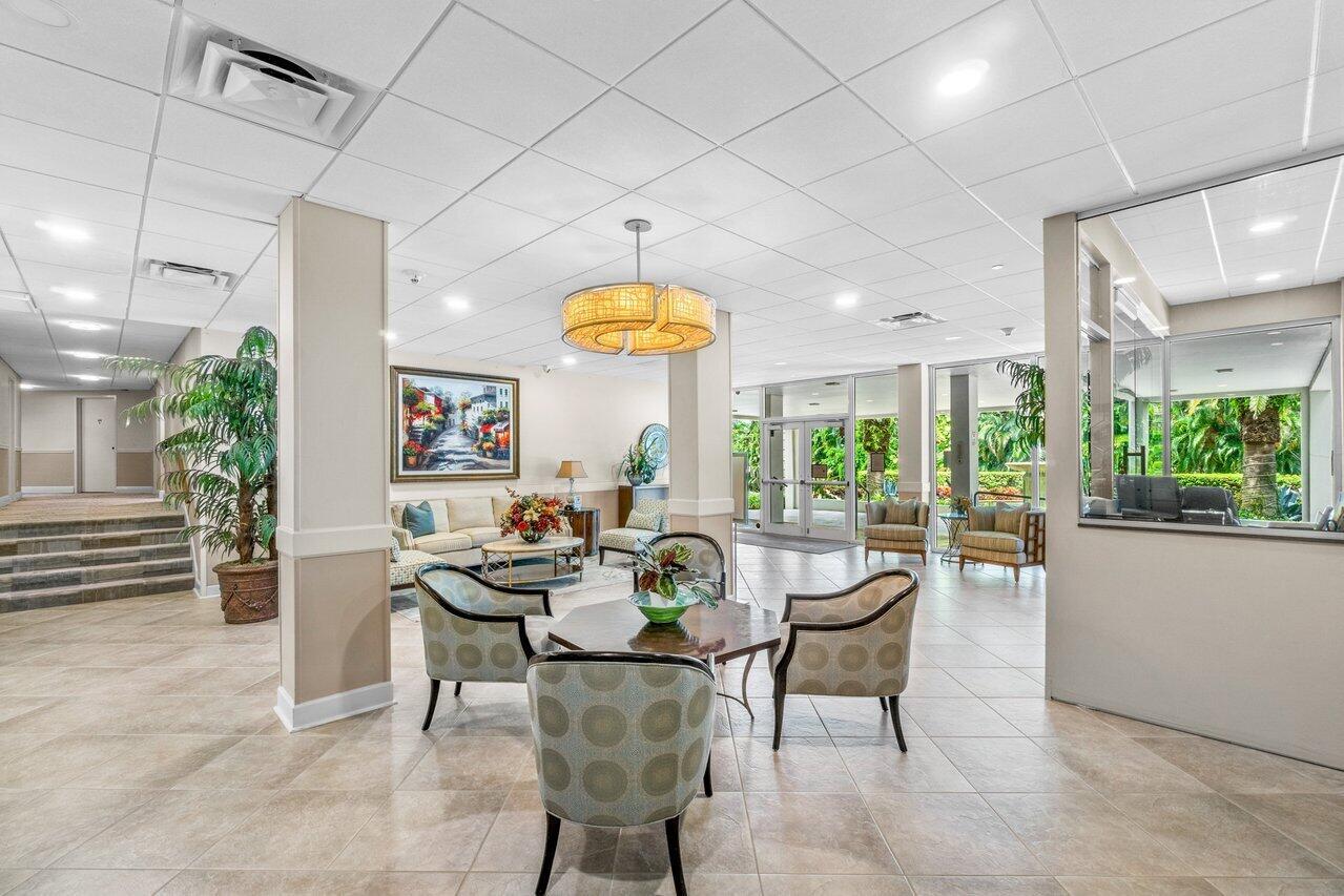 1000 Lowry Street 2b