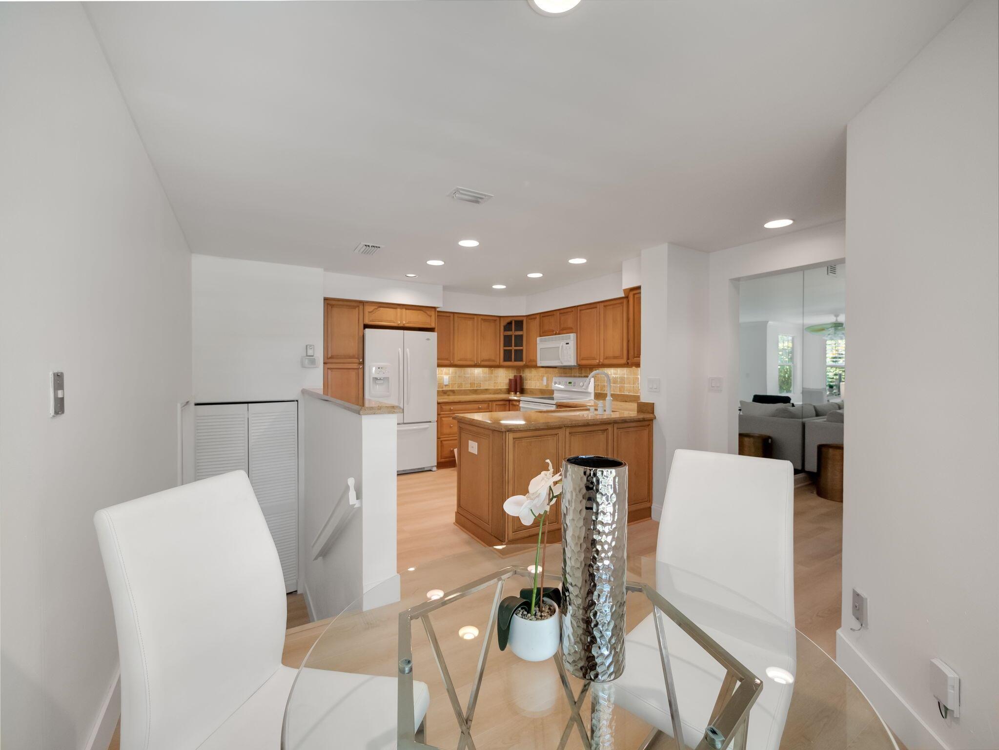 607 Mainsail Circle