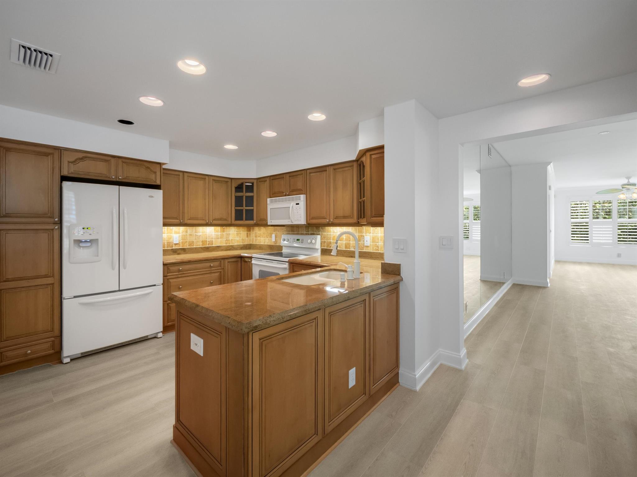 607 Mainsail Circle