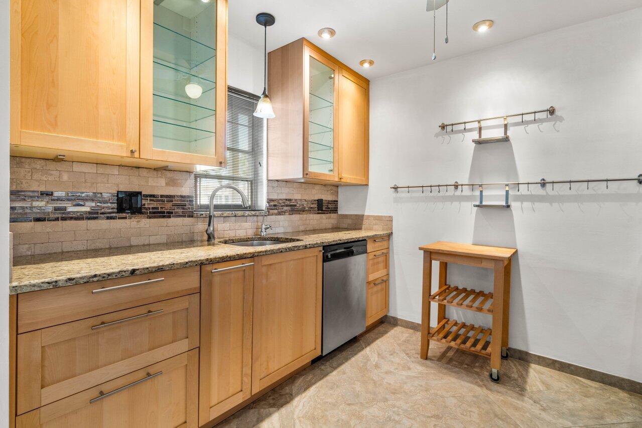 405 Us Highway 1, 203, North Palm Beach Unit: 203