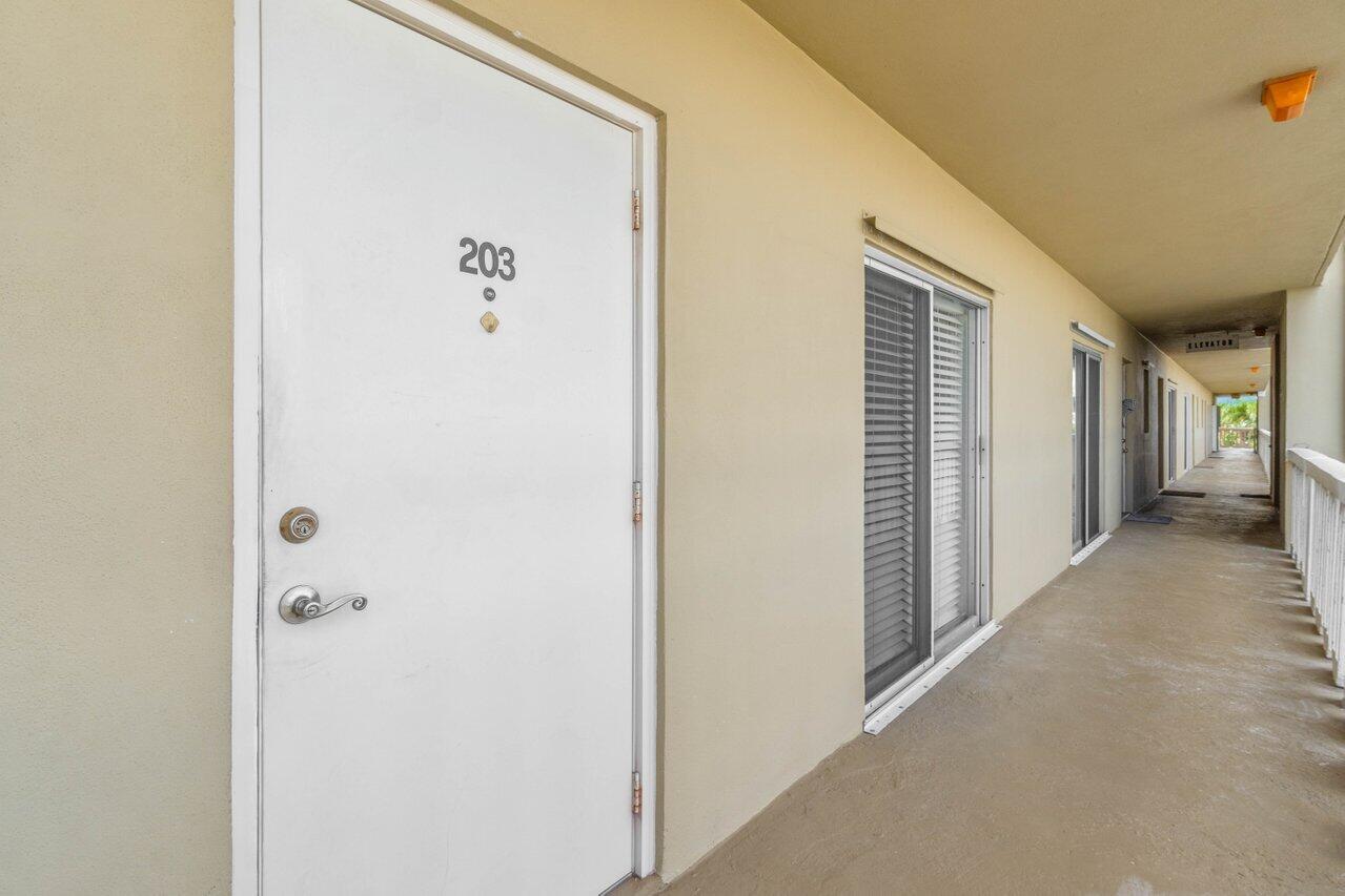 405 Us Highway 1, 203, North Palm Beach Unit: 203