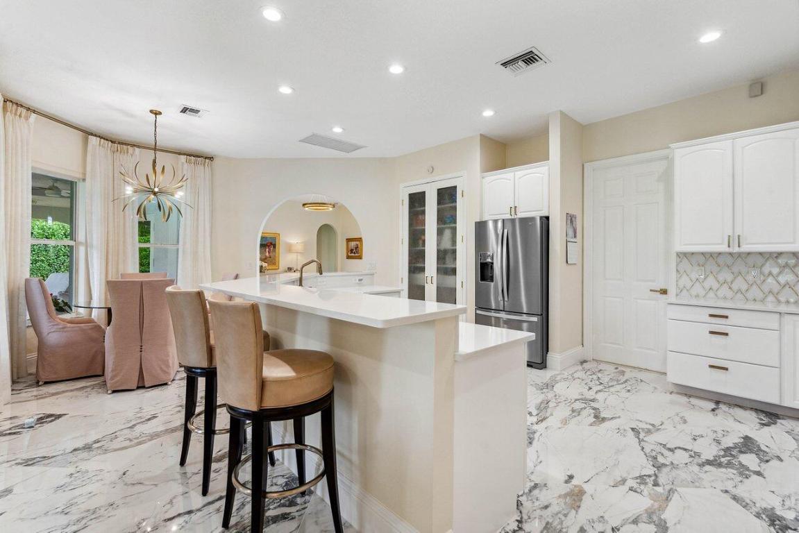 100 N Country Club Boulevard, Atlantis