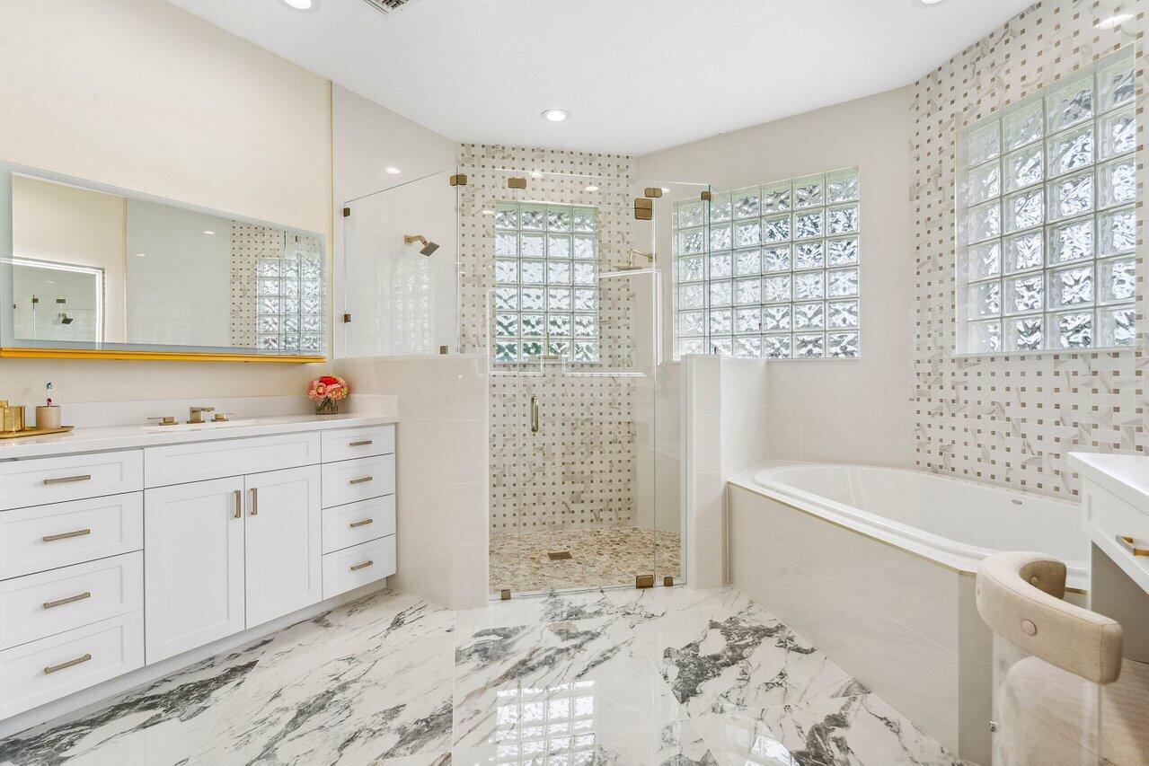 100 N Country Club Boulevard, Atlantis