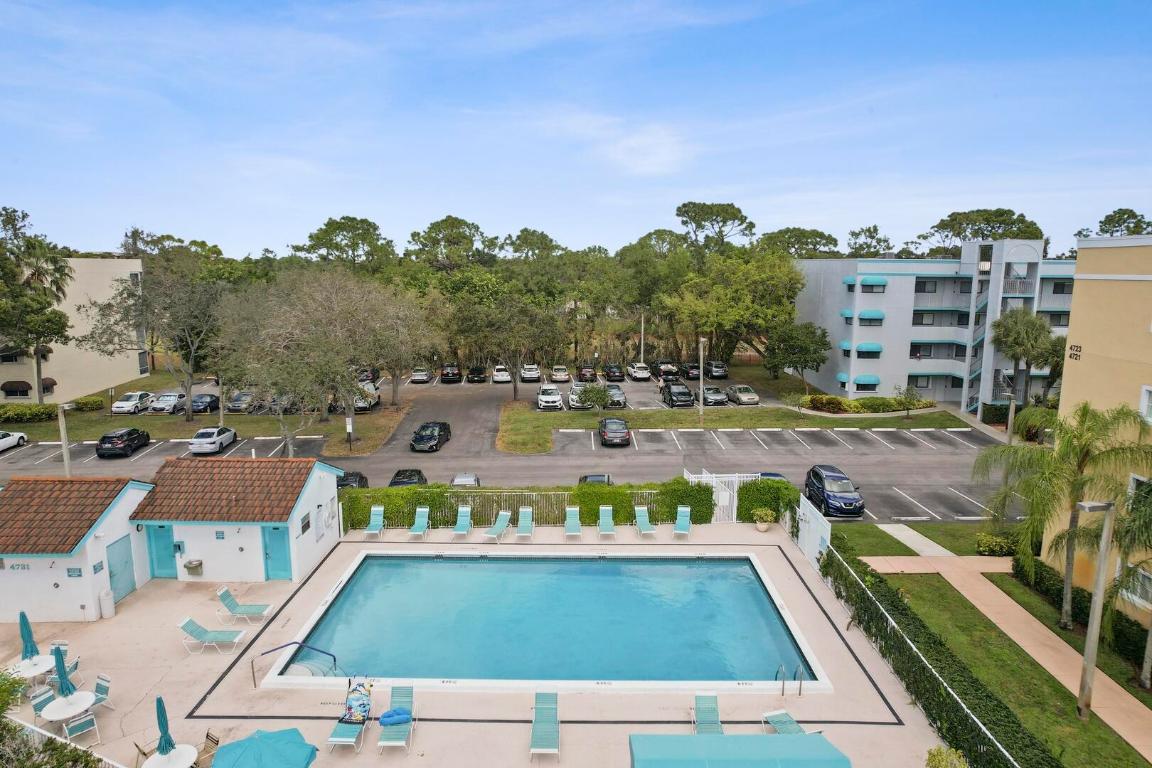 4725 Lucerne Lakes Boulevard 201, Lake Worth Unit: 201