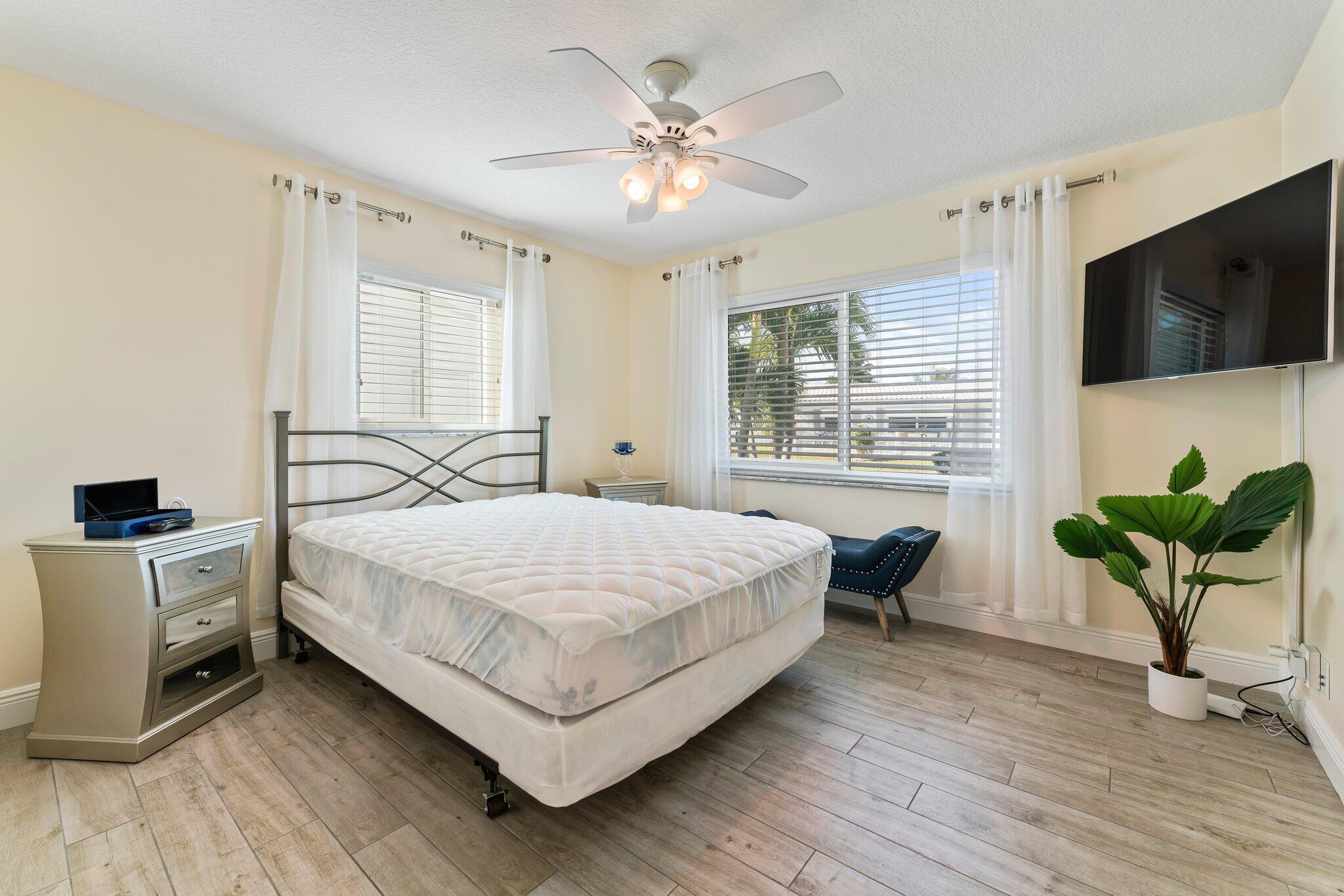 2102 SW 14th Place