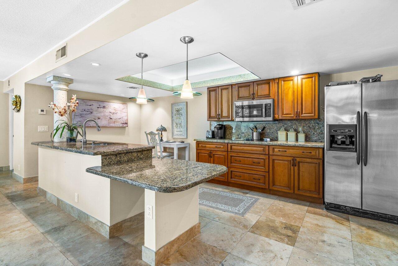 2455 Lindell Boulevard 3402