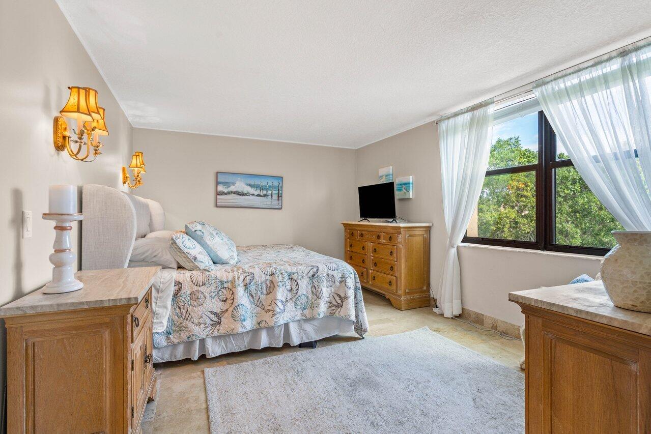 2455 Lindell Boulevard 3402