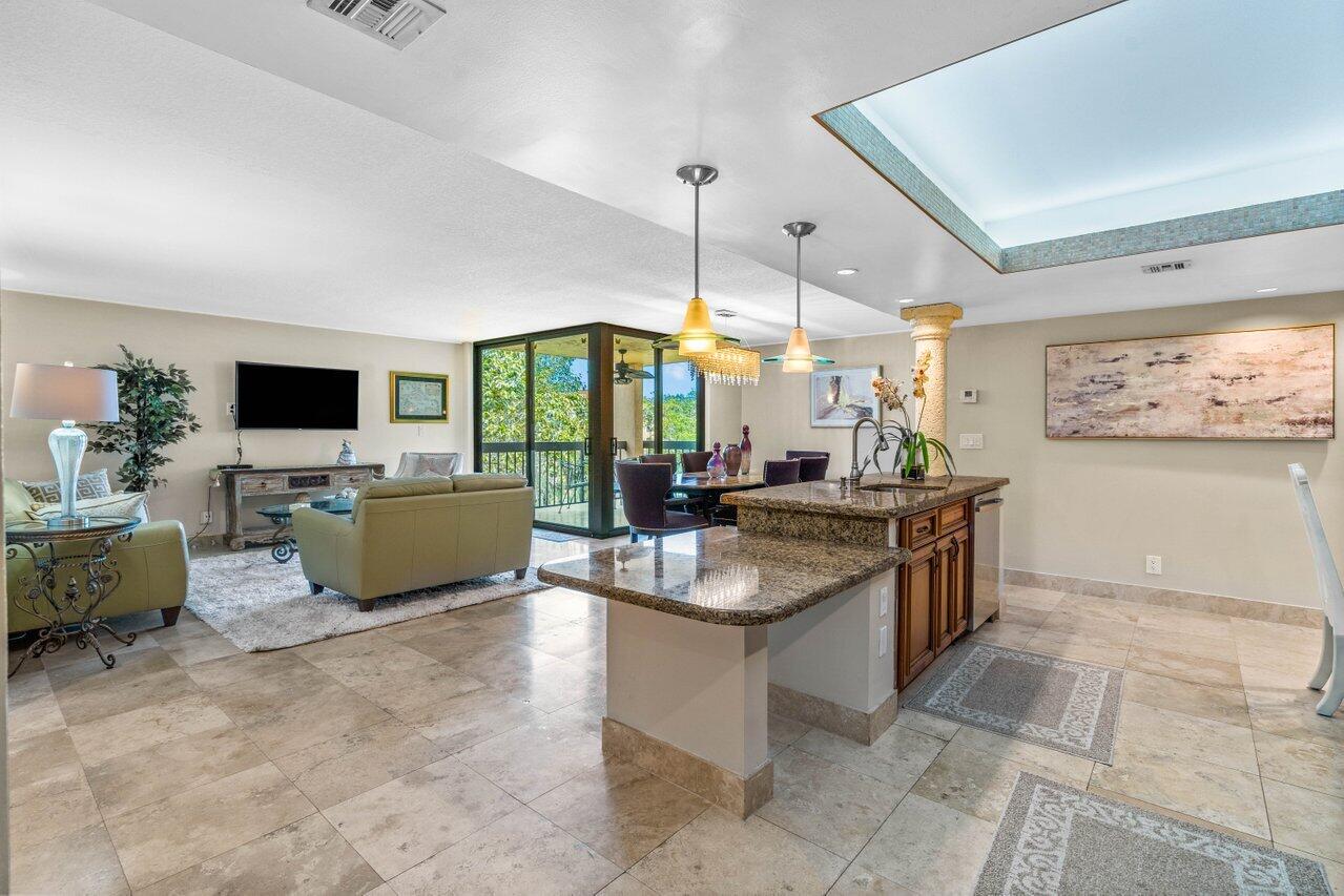 2455 Lindell Boulevard 3402