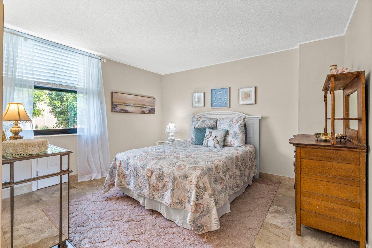 2455 Lindell Boulevard 3402