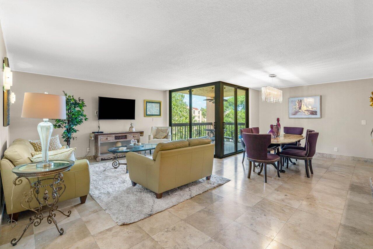 2455 Lindell Boulevard 3402