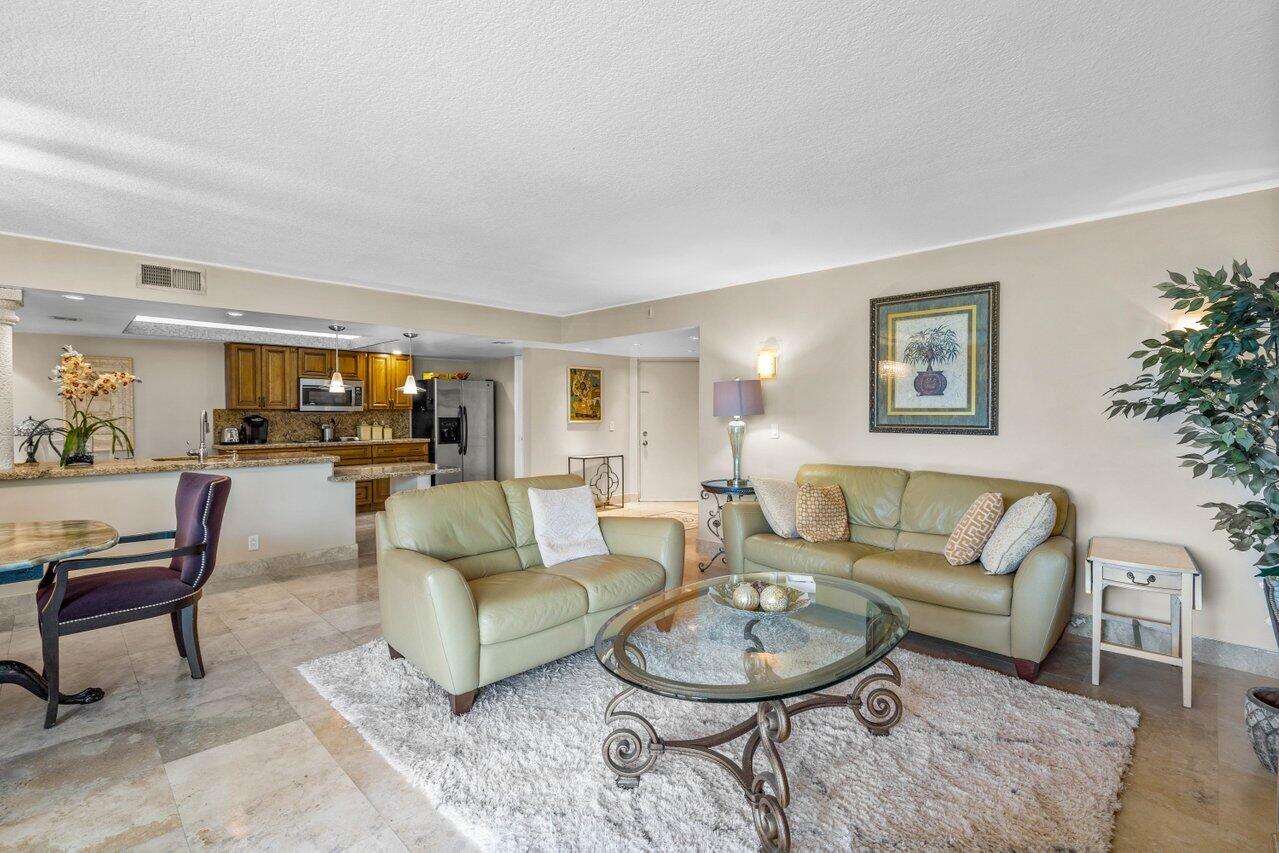 2455 Lindell Boulevard 3402