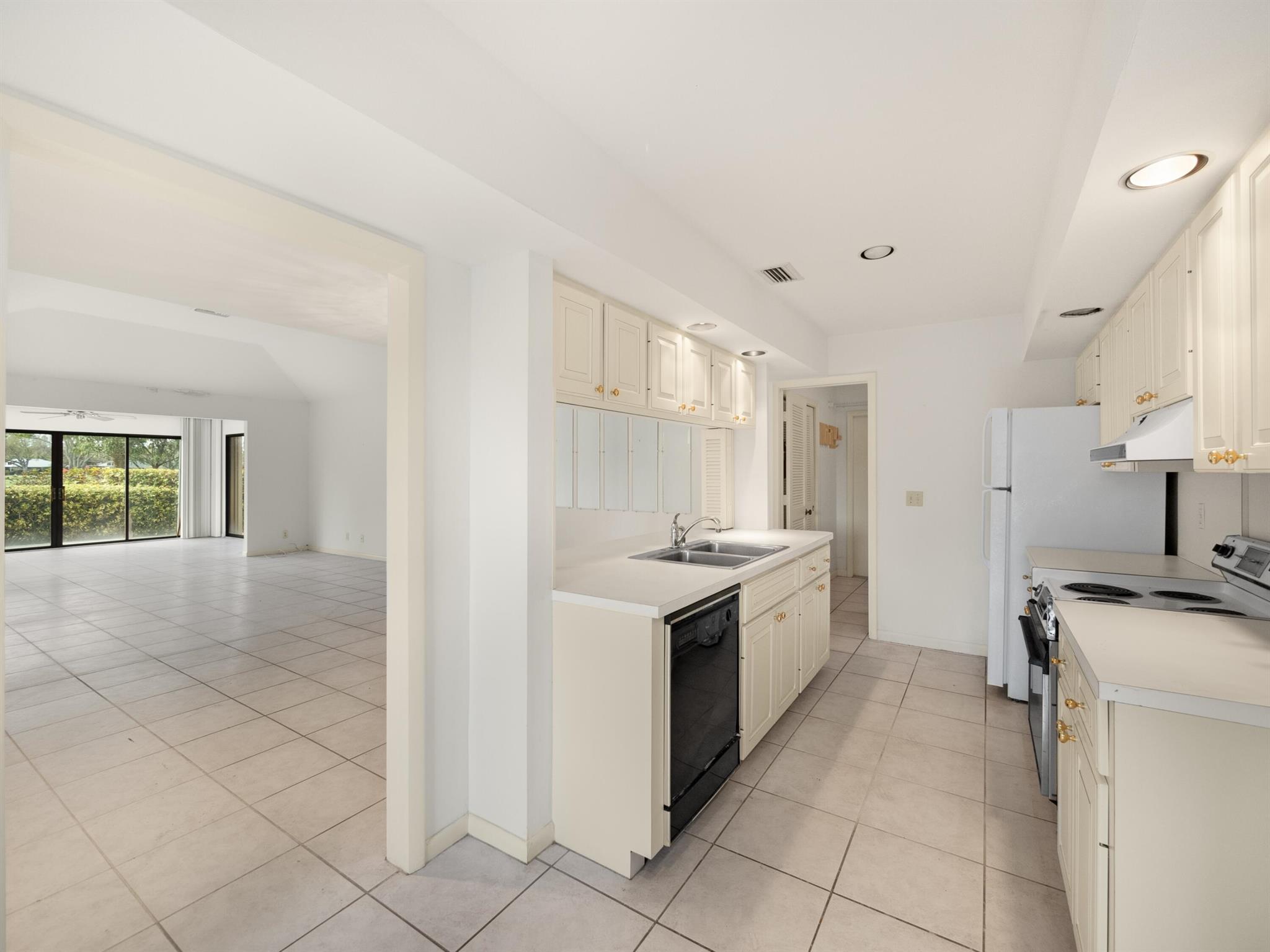 13731 Eastpointe Way