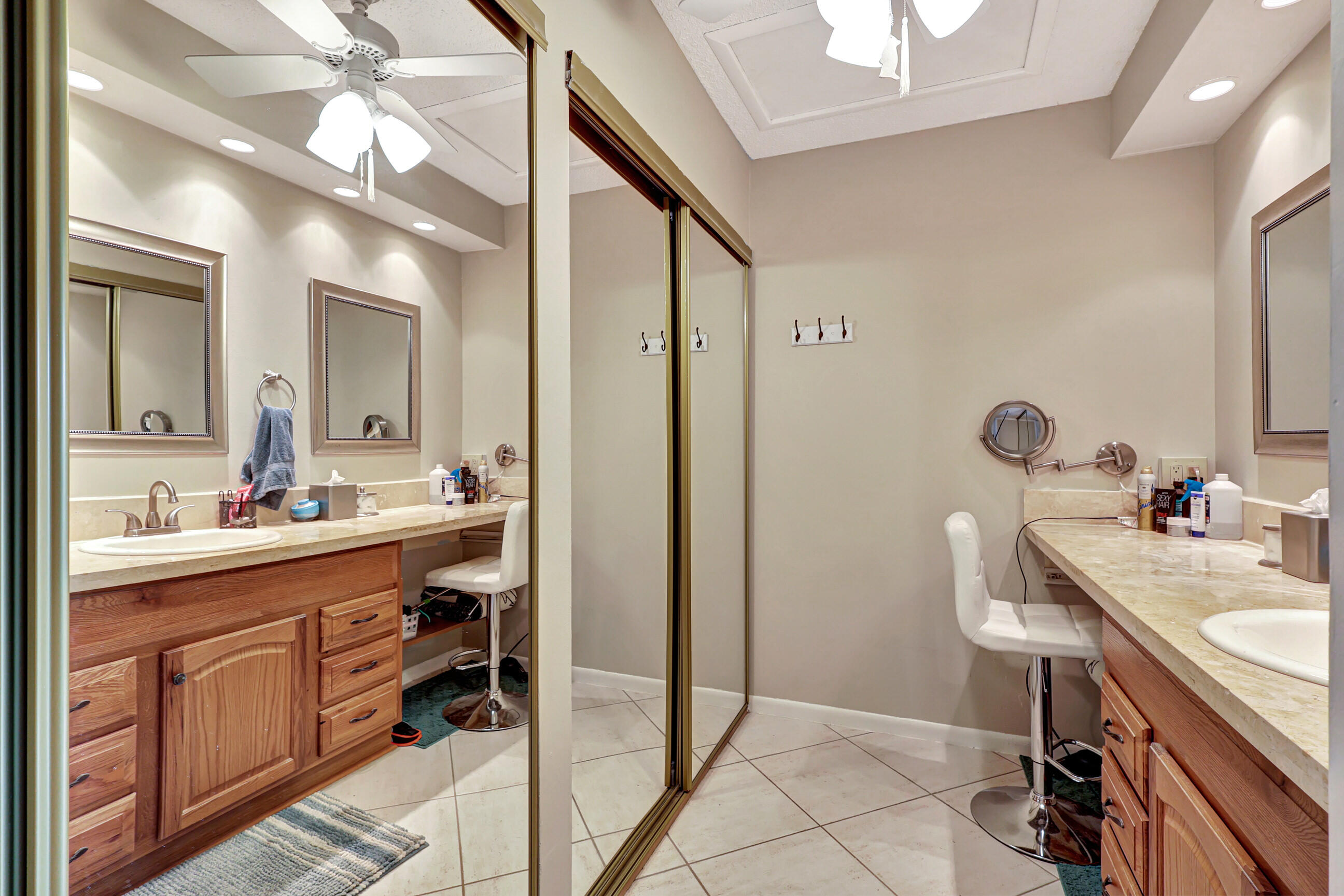 5162 Mirror Lakes Boulevard