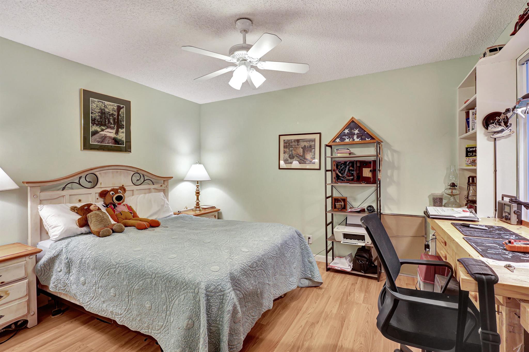 5162 Mirror Lakes Boulevard