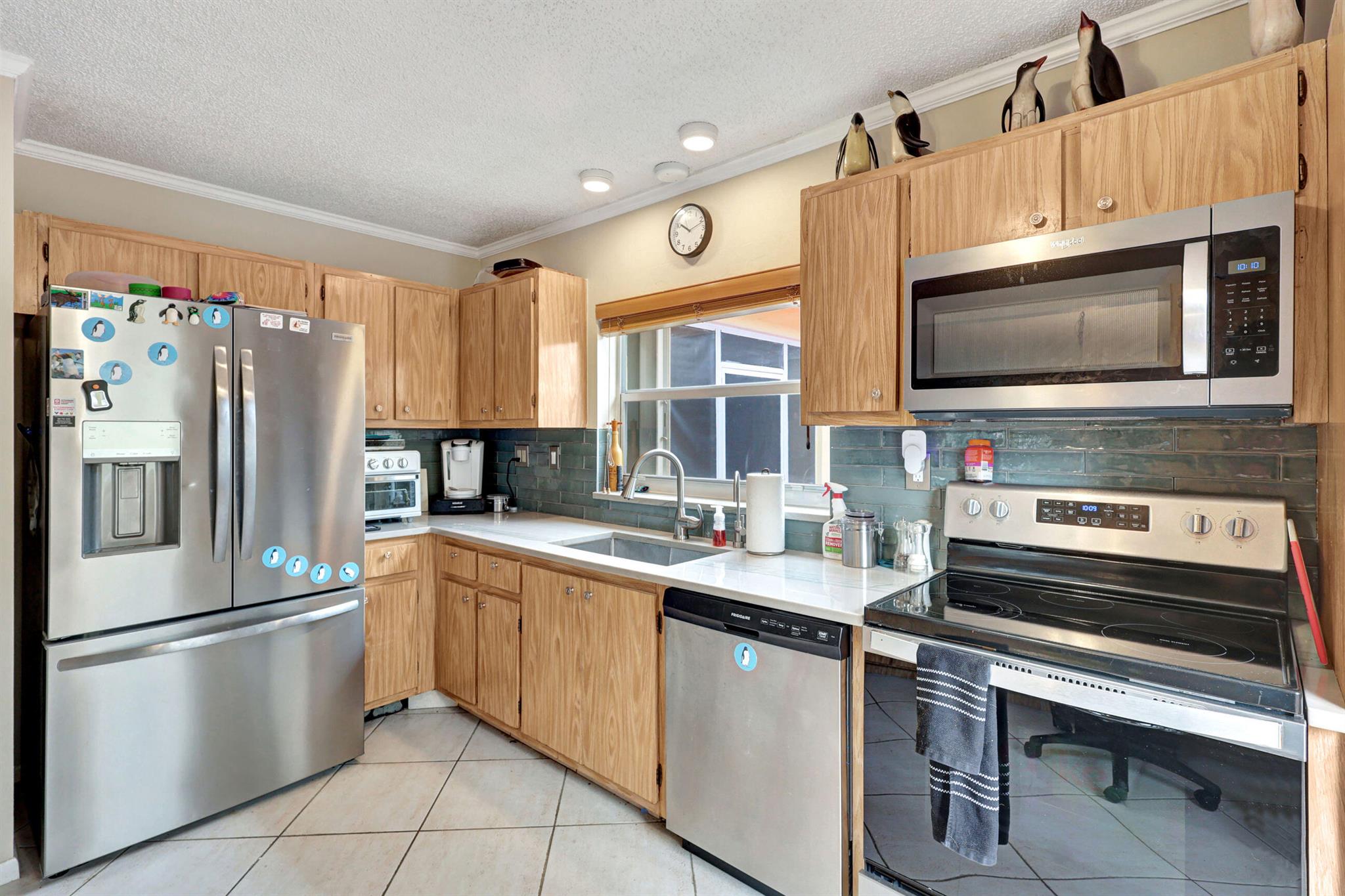 5162 Mirror Lakes Boulevard