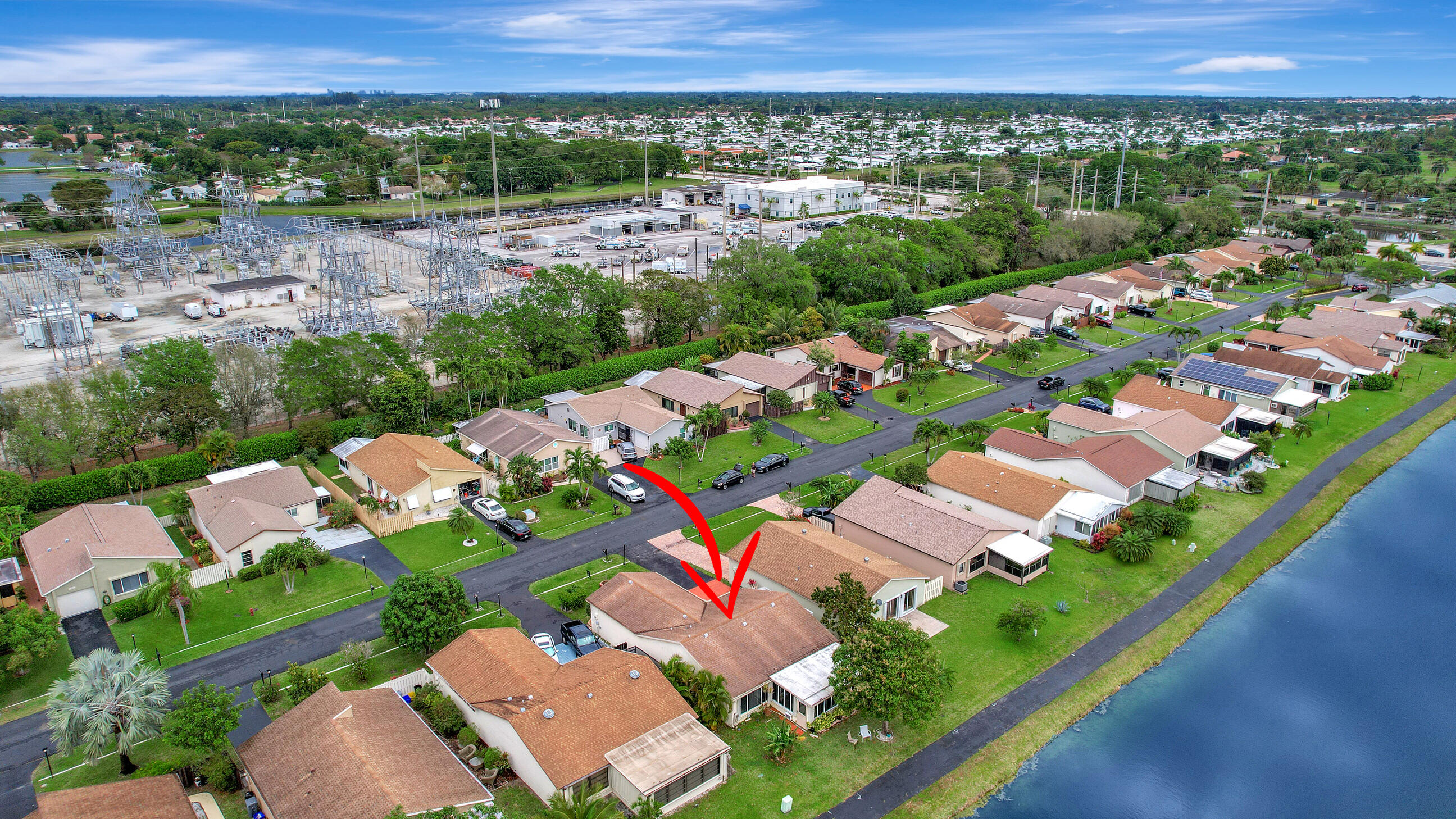 5162 Mirror Lakes Boulevard