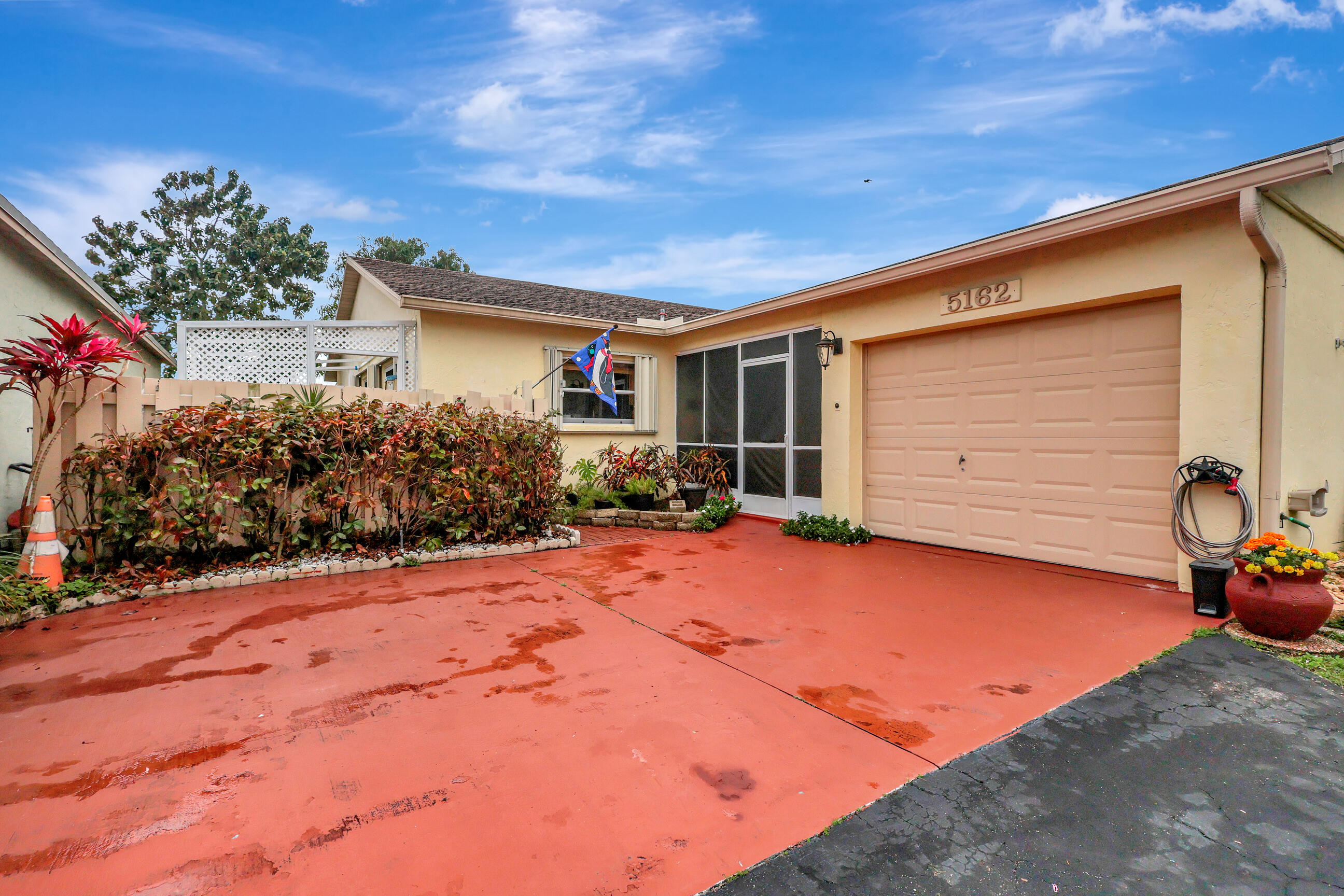 5162 Mirror Lakes Boulevard