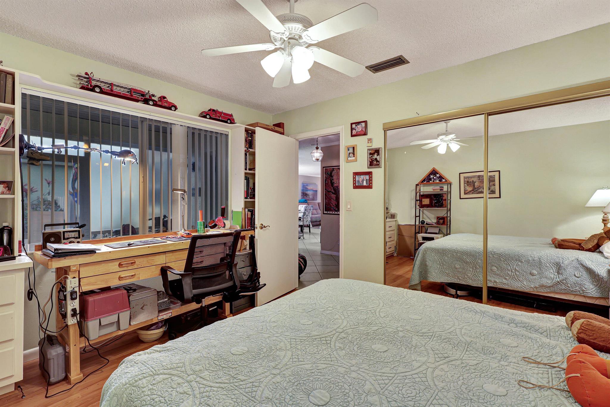 5162 Mirror Lakes Boulevard