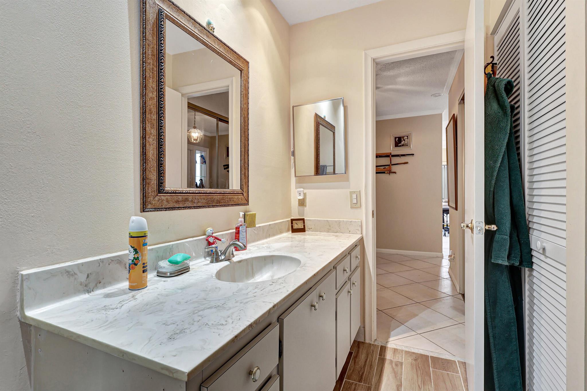 5162 Mirror Lakes Boulevard