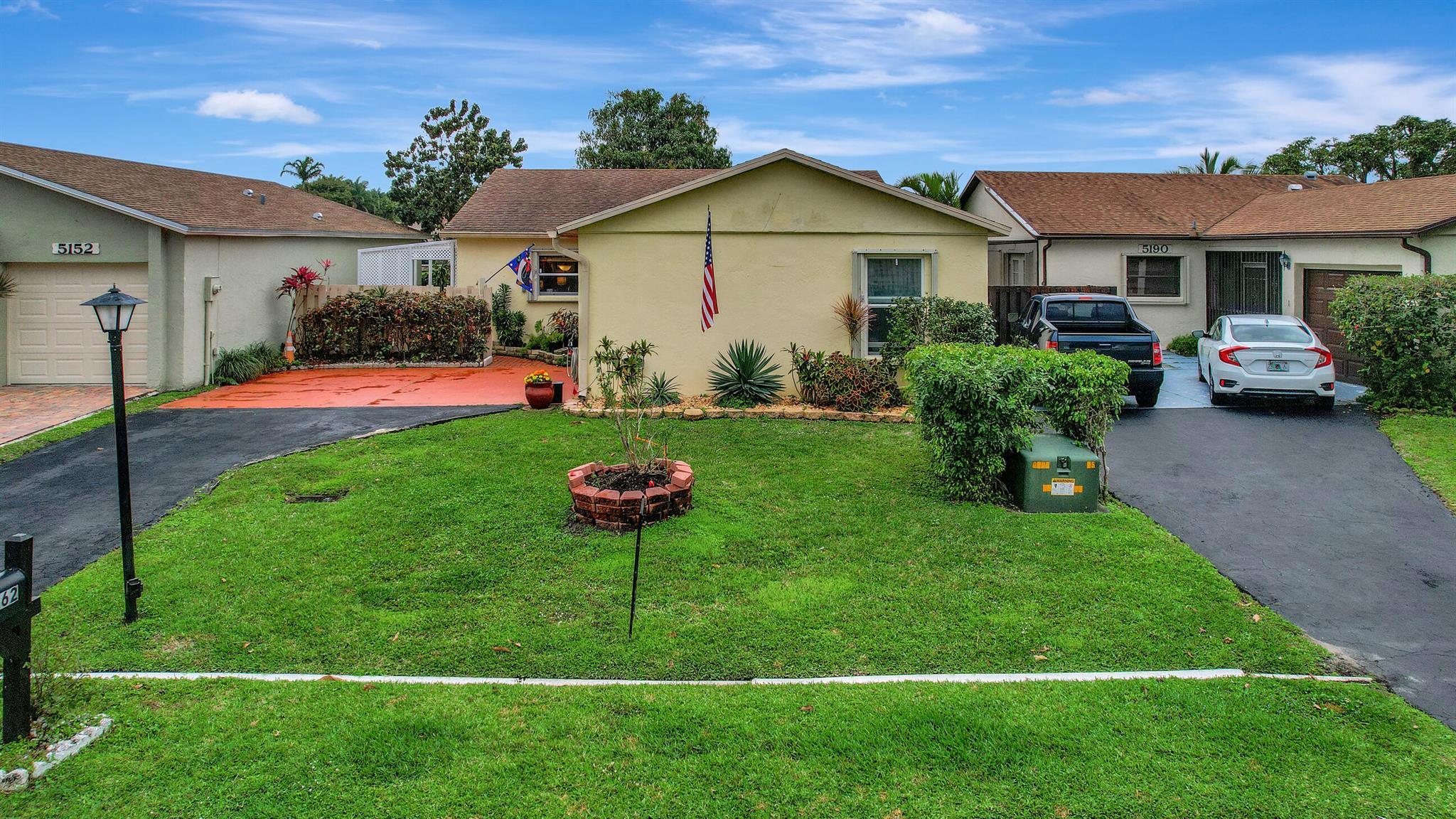 5162 Mirror Lakes Boulevard