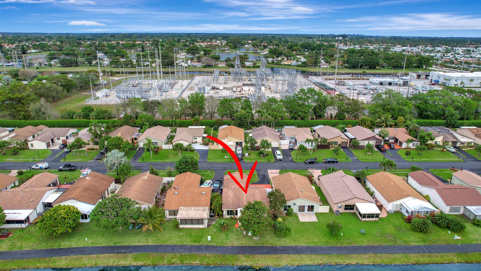 5162 Mirror Lakes Boulevard