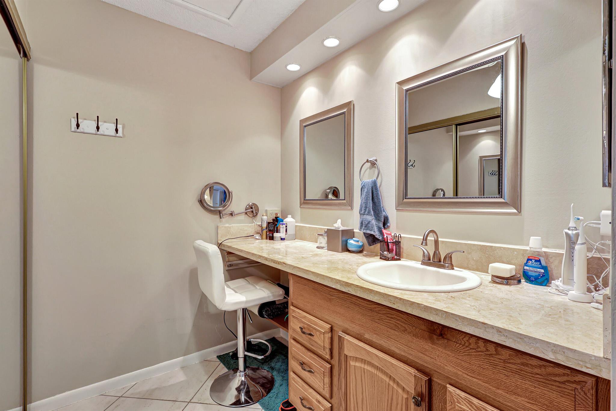 5162 Mirror Lakes Boulevard